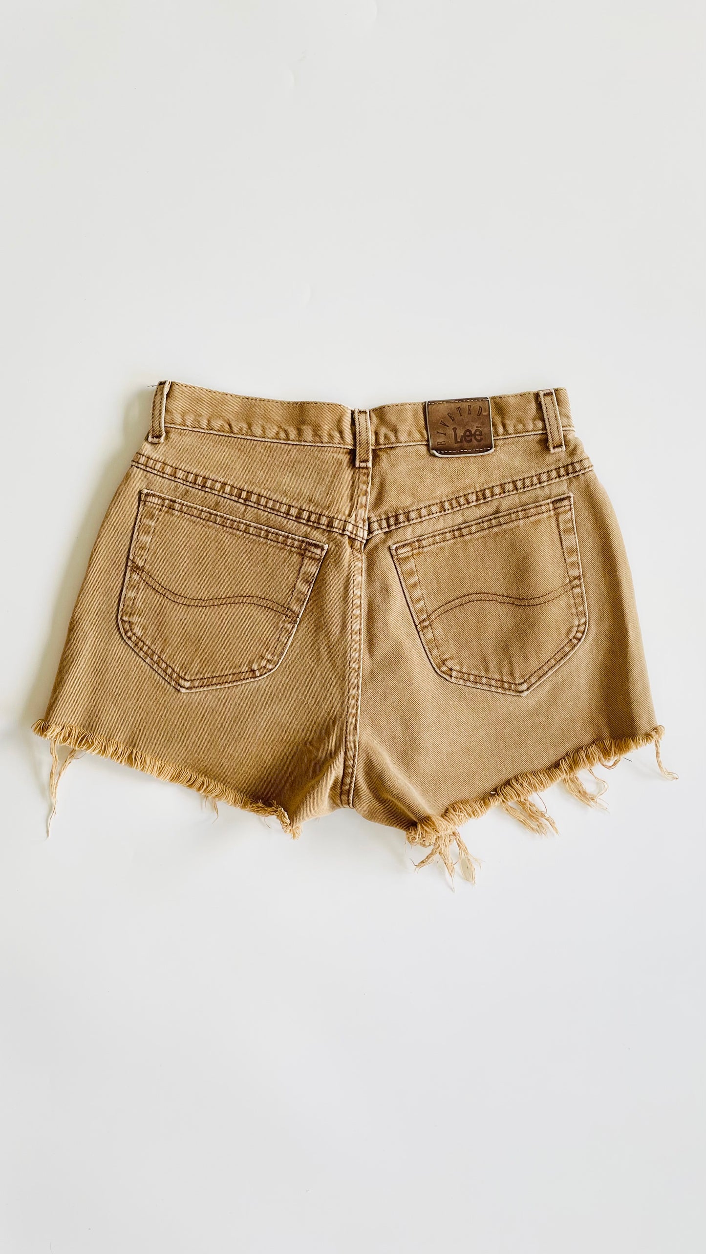 Vintage LEE camel jean shorts - Size 8