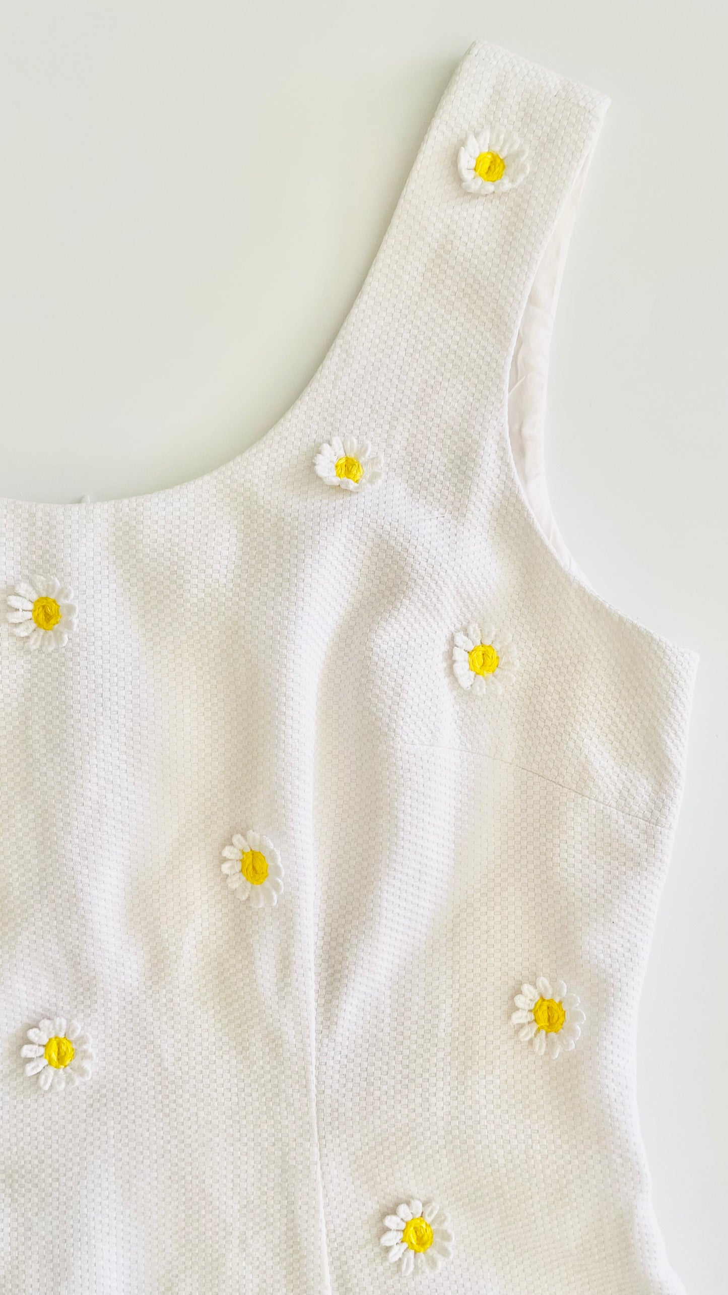 Pre-Loved Laundry by Shelli Segal white mini dress - Size 4